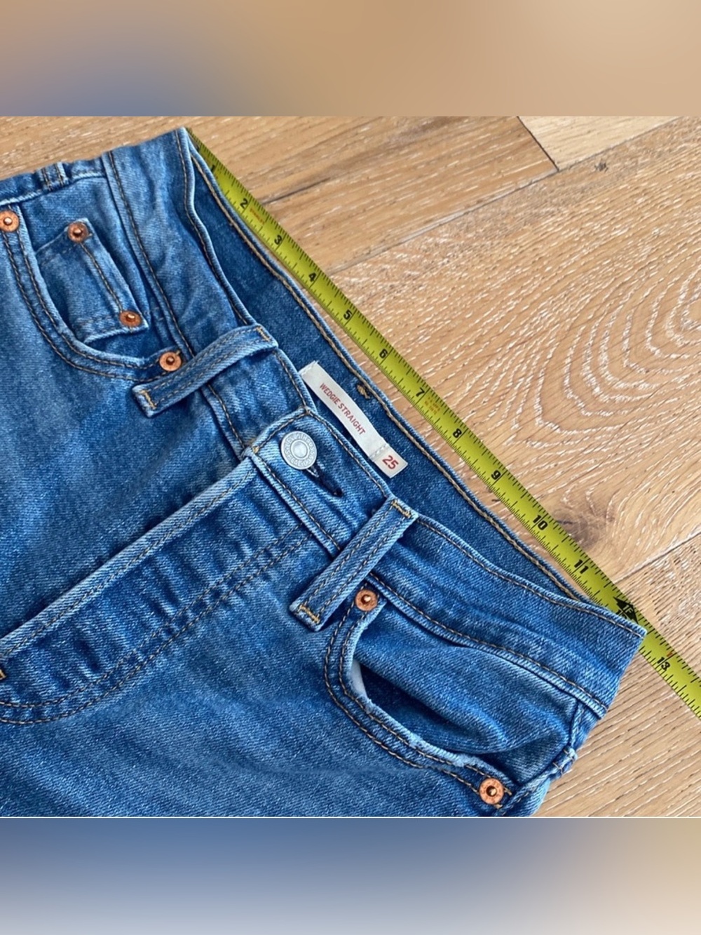 LEVIS Wedgie Straight Crop (25) - Picture 5 of 11